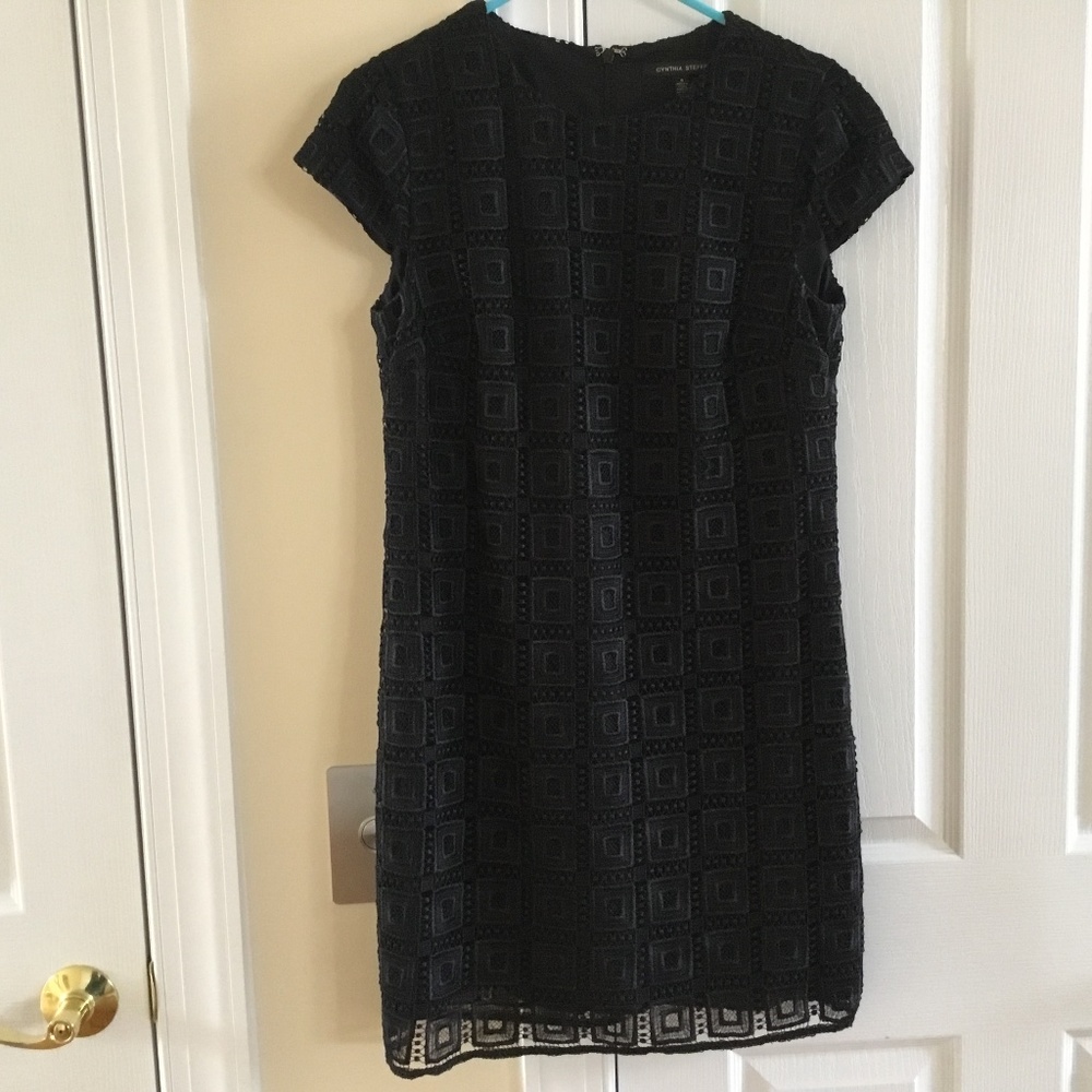 Cap sleeve lace dress